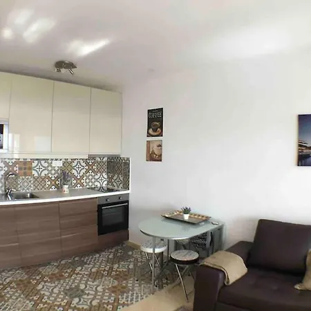 Stunning 2 Bedroom Vacation Vv On Seafront * Puerto del Carmen (Lanzarote)
