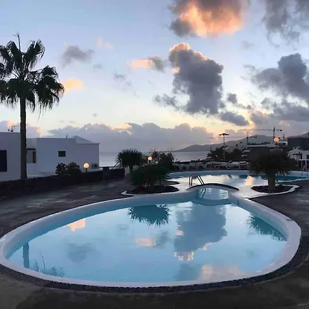 Stunning 2 Bedroom Vacation Vv On Seafront Apartment *