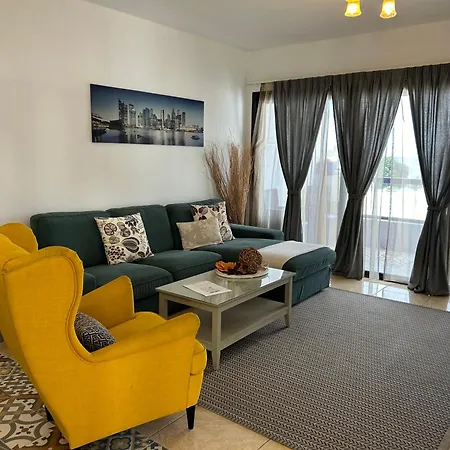 Stunning 2 Bedroom Vacation Vv On Seafront *