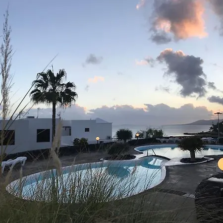 Stunning 2 Bedroom Vacation Vv On Seafront Lägenhet